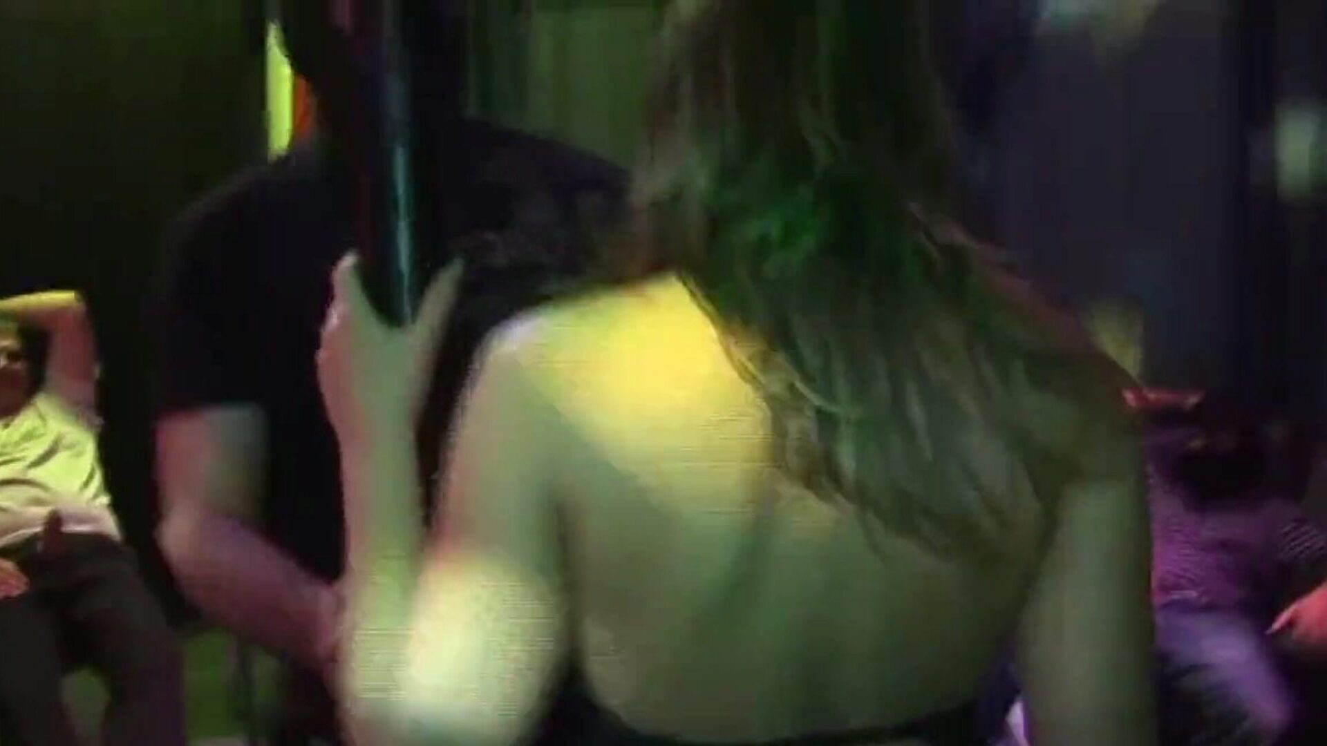 festa bi-racial violenta orgia adolescente alemã curvilínea e sua exuberante bunda afro gf sendo fodida com o grupo selvagem em nossa festa semanal de treino de pub swing