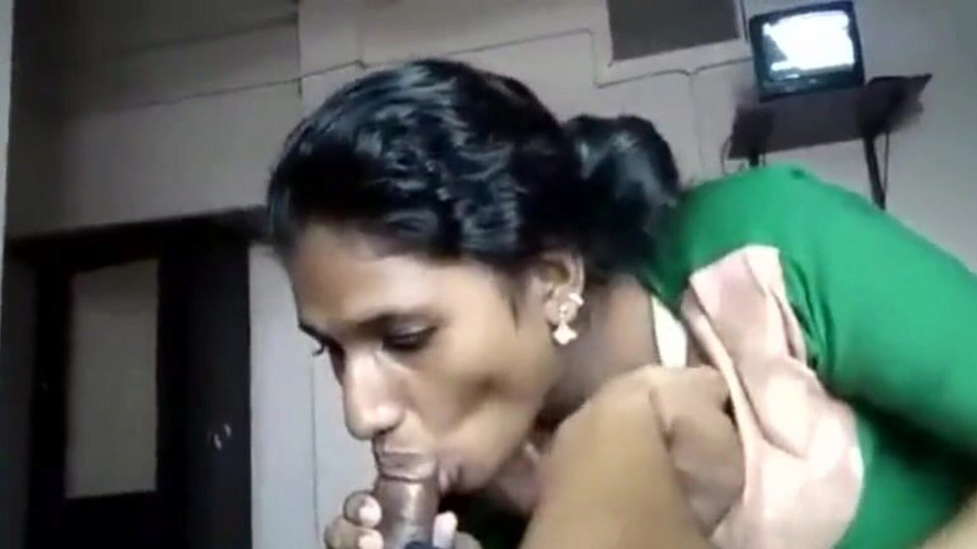 Give Cash to my Maid for Engulfing my Shlong